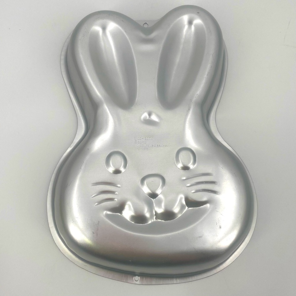 WILTON Aluminum BUNNY HEAD Cake Pan Mold Easter 2105-2074 Vintage 2003